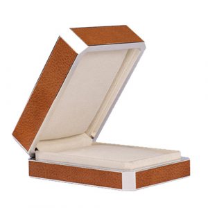 Jewellery box with square angle